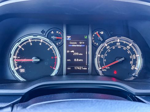 Used 2023 Toyota 4Runner TRD Off-Road Premium w/ Moonroof Package AWD/4WD image 23