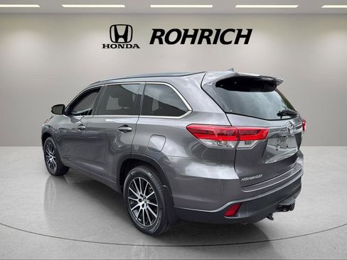 Used 2017 Toyota Highlander SE AWD/4WD image 8