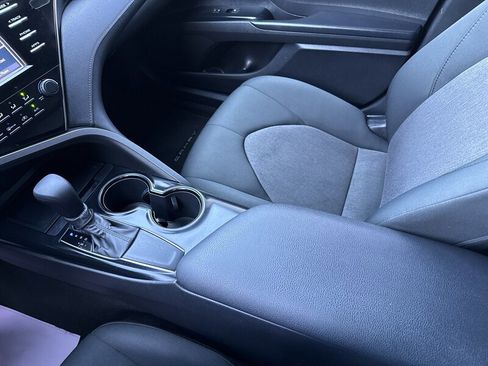 Used 2020 Toyota Camry LE w/ Carpet Mat Package image 31