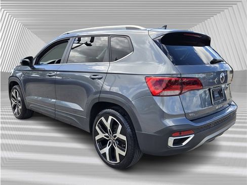 Used 2022 Volkswagen Taos SEL image 6