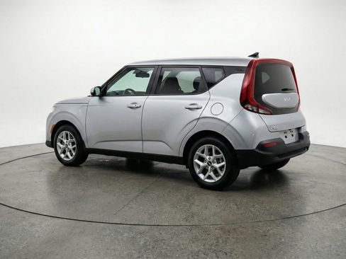 Used 2025 Kia Soul LX w/ LX Technology Package FWD image 6
