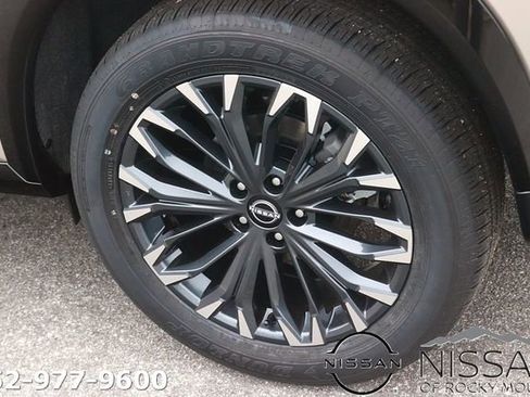 New 2026 Nissan Rogue Platinum image 9