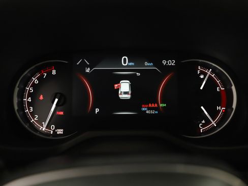 Used 2025 Toyota RAV4 XLE w/ Convenience Package image 20