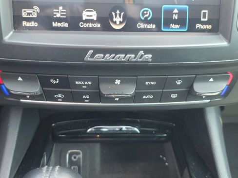 Used 2018 Maserati Levante AWD/4WD image 19