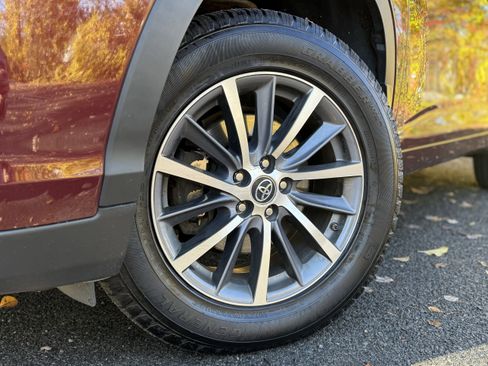 Used 2017 Toyota Highlander XLE image 8