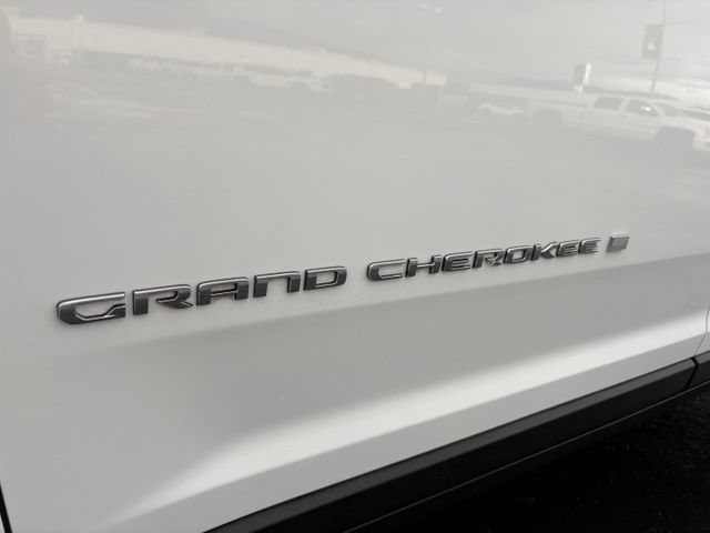 Used 2023 Jeep Grand Cherokee L Laredo AWD/4WD image 16