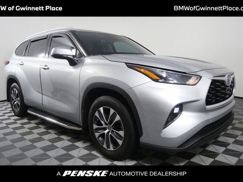 Used 2022 Toyota Highlander XLE image 1