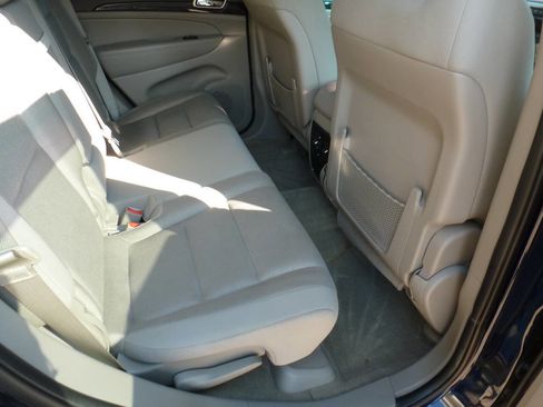 Used 2012 Jeep Grand Cherokee Laredo w/ Laredo E Group image 12