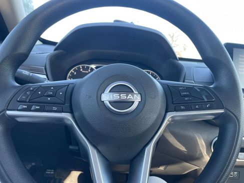 Used 2025 Nissan Altima 2.5 SV image 28