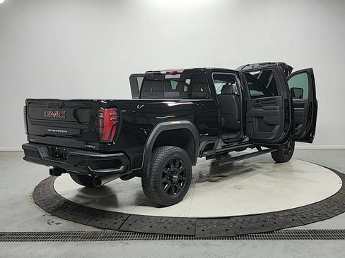 Used 2024 GMC Sierra 2500 AT4 w/ AT4 Premium Plus Package AWD/4WD image 15