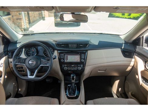 Used 2017 Nissan Rogue SV w/ SV Premium Package AWD/4WD image 13