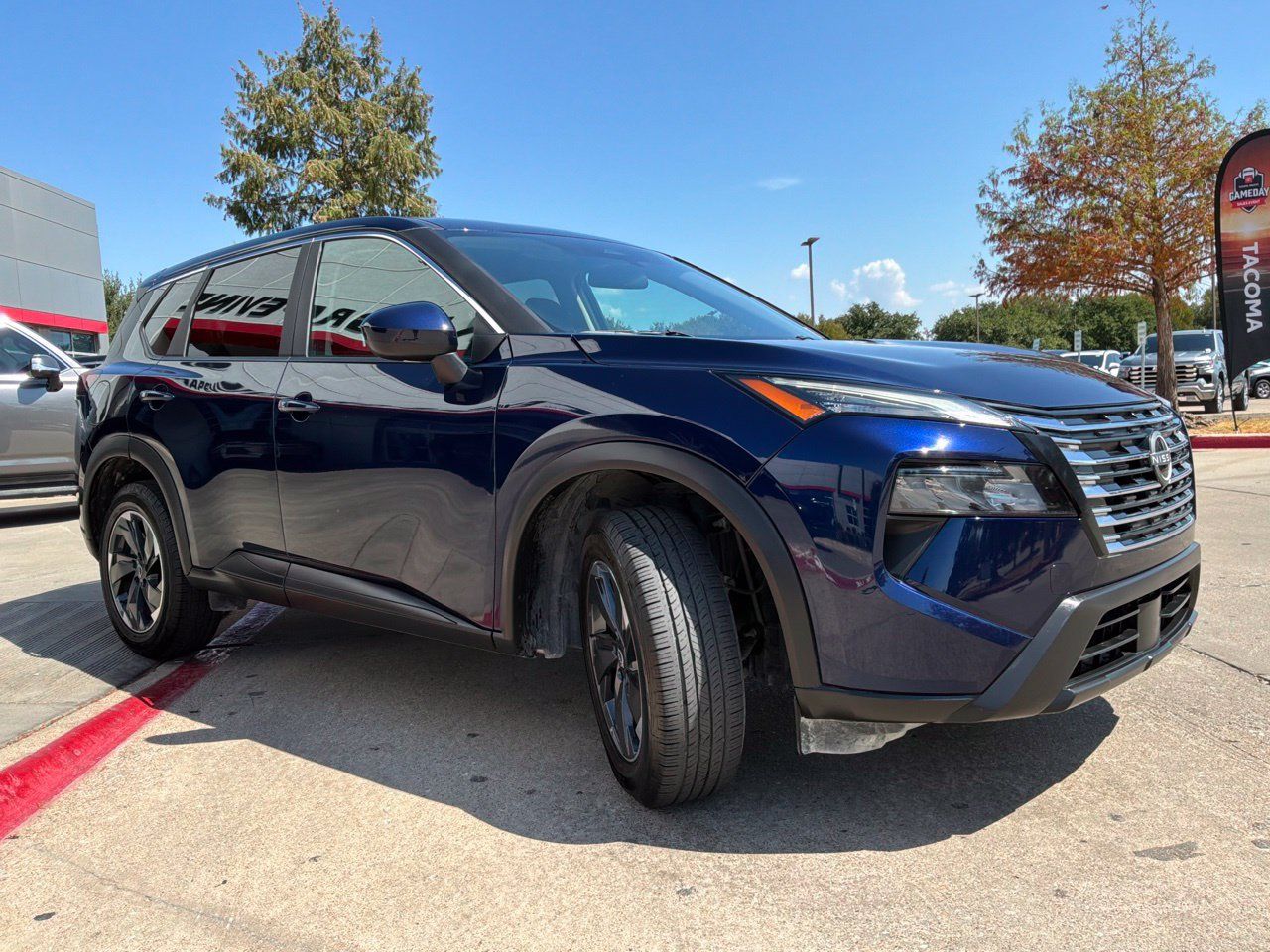 Used 2025 Nissan Rogue SV FWD image 4