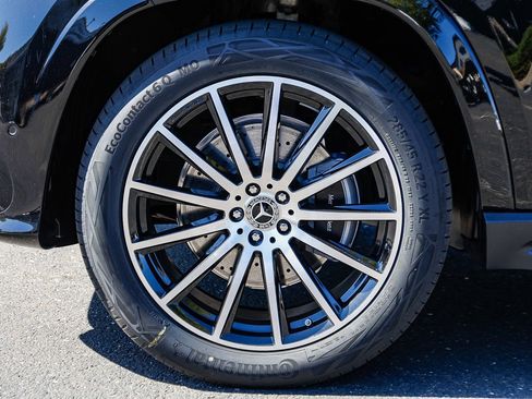 New 2026 Mercedes-Benz GLS 580 4MATIC image 9