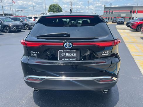 Used 2021 Toyota Venza XLE w/ Softex Package AWD/4WD image 8