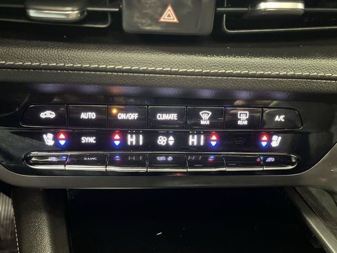 Used 2023 Buick Envision Avenir AWD/4WD image 22