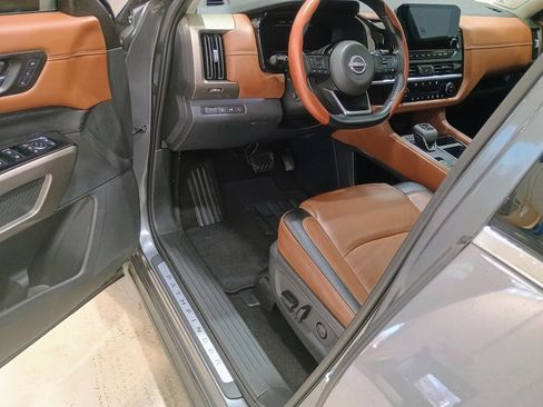 Used 2023 Nissan Pathfinder Platinum image 10