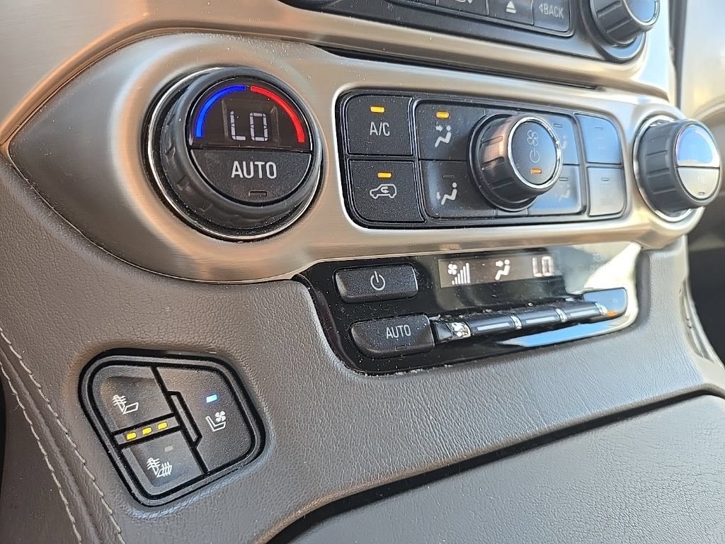 Used 2020 GMC Yukon XL Denali w/ Denali Premium Package AWD/4WD image 23