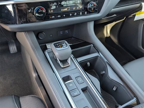 New 2025 Nissan Pathfinder SL image 11