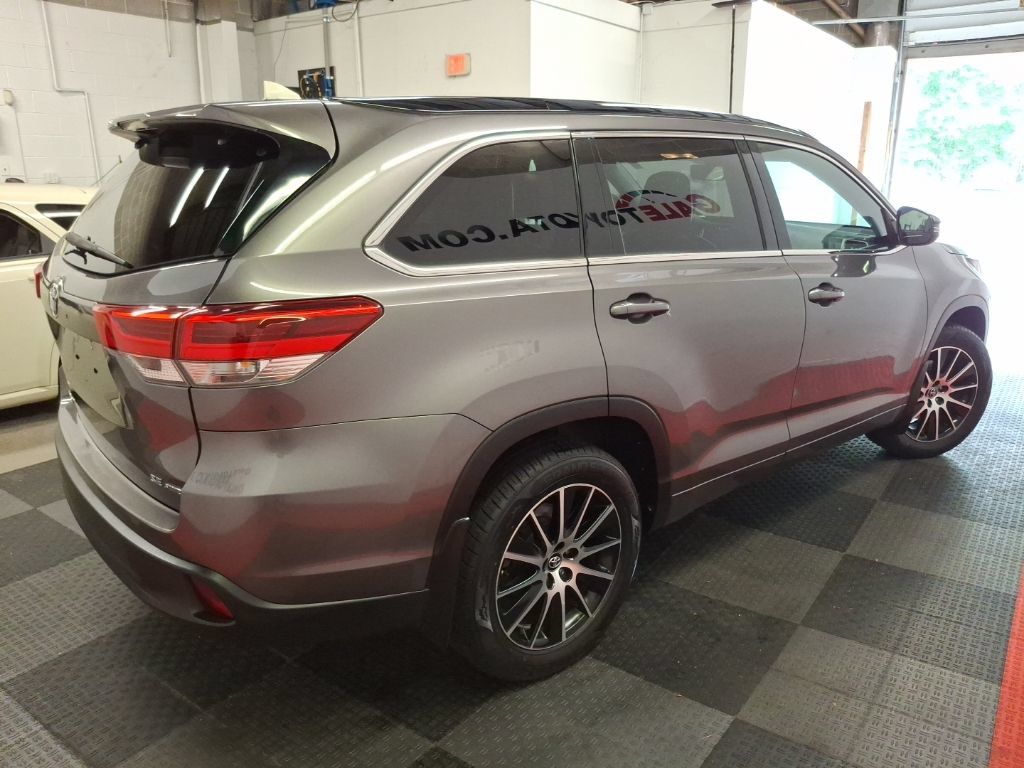 Used 2018 Toyota Highlander SE AWD/4WD image 12