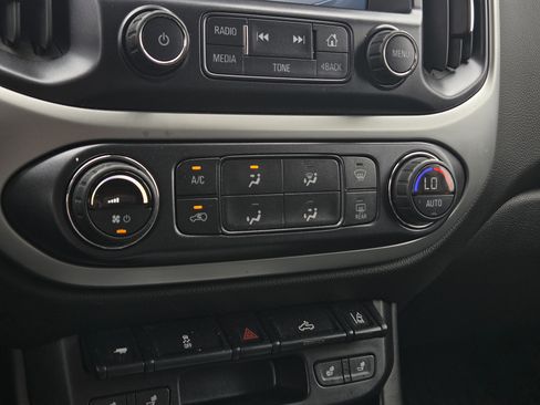 Used 2016 Chevrolet Colorado LT w/ Luxury Package, Chrome RWD image 23