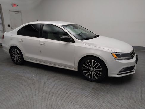 Used 2016 Volkswagen Jetta Sport image 11
