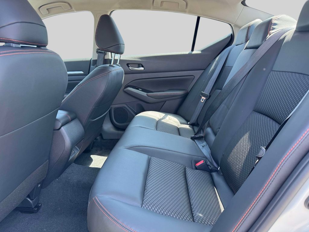 Certified 2025 Nissan Altima 2.5 SR FWD image 11