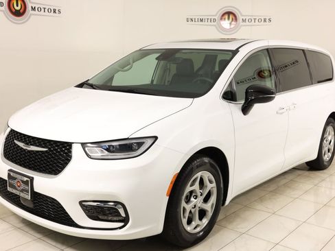 Used 2024 Chrysler Pacifica Limited FWD image 5