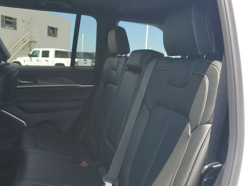 New 2025 Jeep Grand Cherokee Limited w/ Black Appearance Package image 16