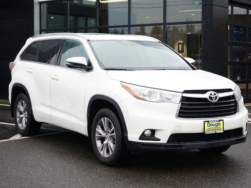 Used 2015 Toyota Highlander XLE image 1