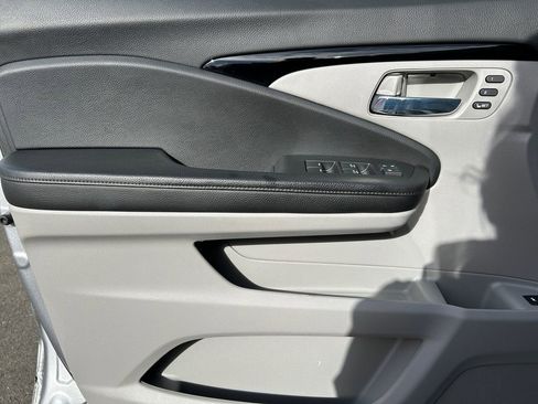 Used 2021 Honda Pilot Touring image 23