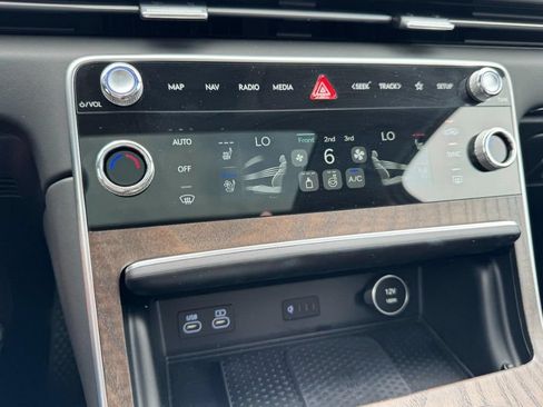 Certified 2026 Genesis GV80 2.5T Prestige AWD/4WD image 19