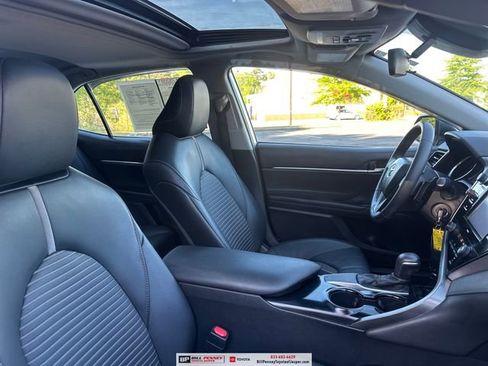 Used 2020 Toyota Camry SE image 12