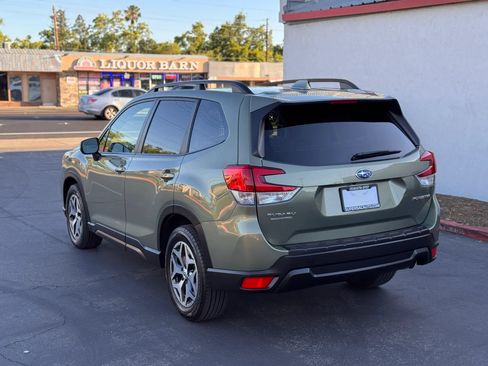 Used 2019 Subaru Forester Premium AWD/4WD image 4