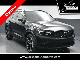 New 2025 Volvo XC40 B5 Ultra video 1