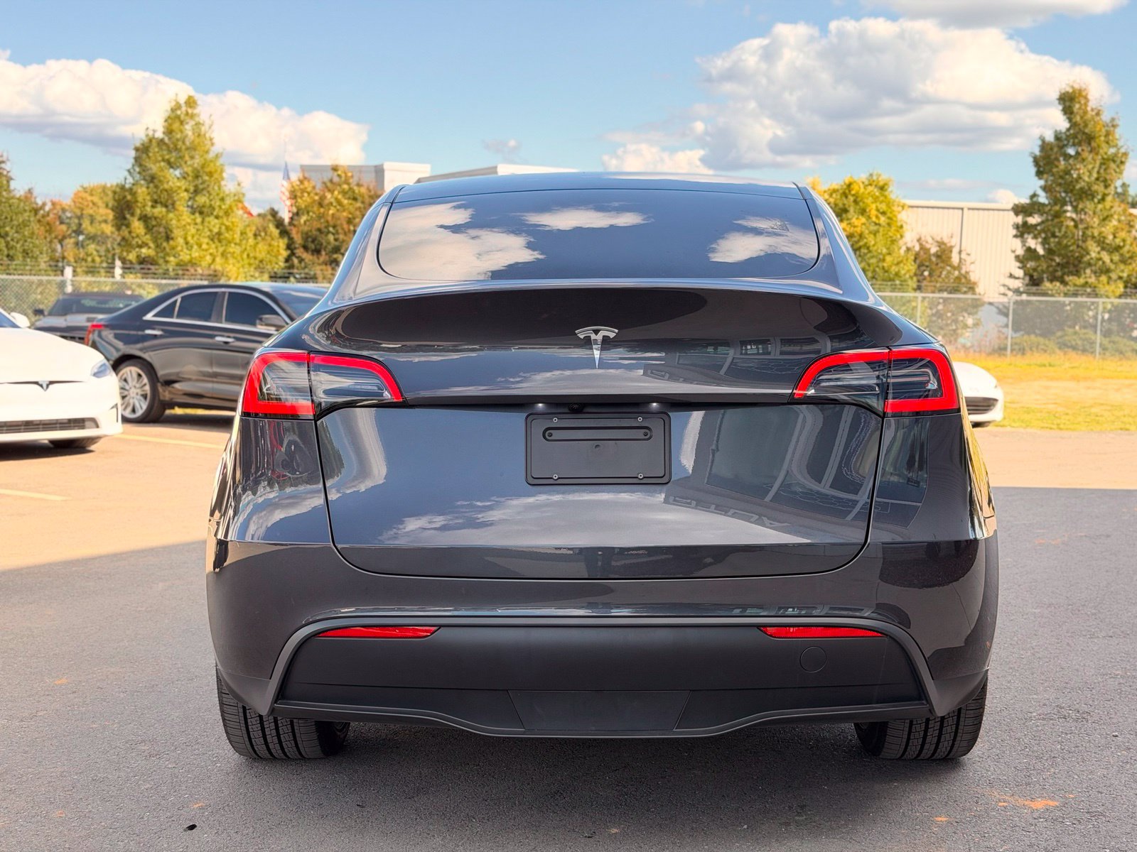 Used 2024 Tesla Model Y Long Range RWD image 9