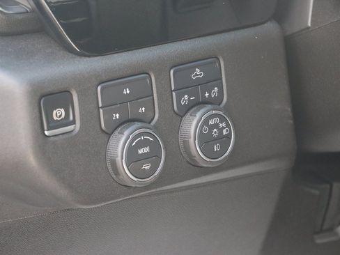 Used 2025 Chevrolet Silverado 2500 LT w/ Convenience Package AWD/4WD image 12