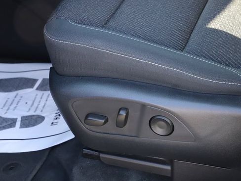 Used 2025 Chevrolet Traverse LT image 15