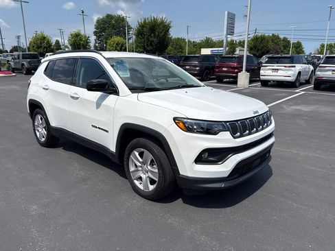 Used 2022 Jeep Compass Latitude FWD image 7