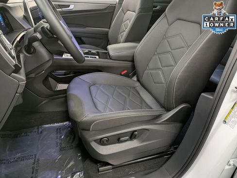 Used 2025 Volkswagen Atlas Cross Sport SE w/ Panoramic Sunroof Package image 11