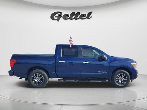 Used 2021 Nissan Titan SV w/ SV Convenience Package image 3