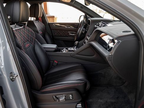 Certified 2022 Bentley Bentayga AWD/4WD image 2