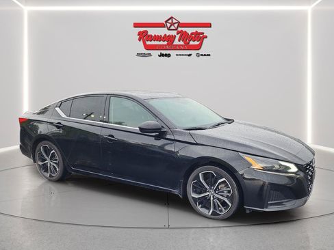 Used 2023 Nissan Altima 2.5 SR w/ SR Premium Package FWD image 7