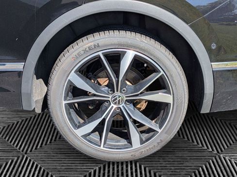 Used 2022 Volkswagen Tiguan SEL R-Line AWD/4WD image 9