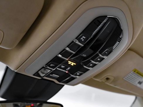 Used 2016 Porsche Panamera Turbo image 28