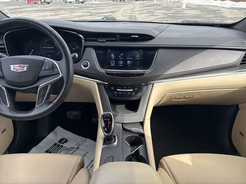 Used 2017 Cadillac XT5 FWD image 31