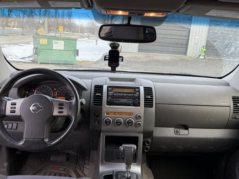 Used 2006 Nissan Pathfinder SE w/ (P01) Se Premium Pkg image 9