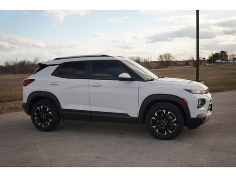 Used 2023 Chevrolet TrailBlazer LT image 2