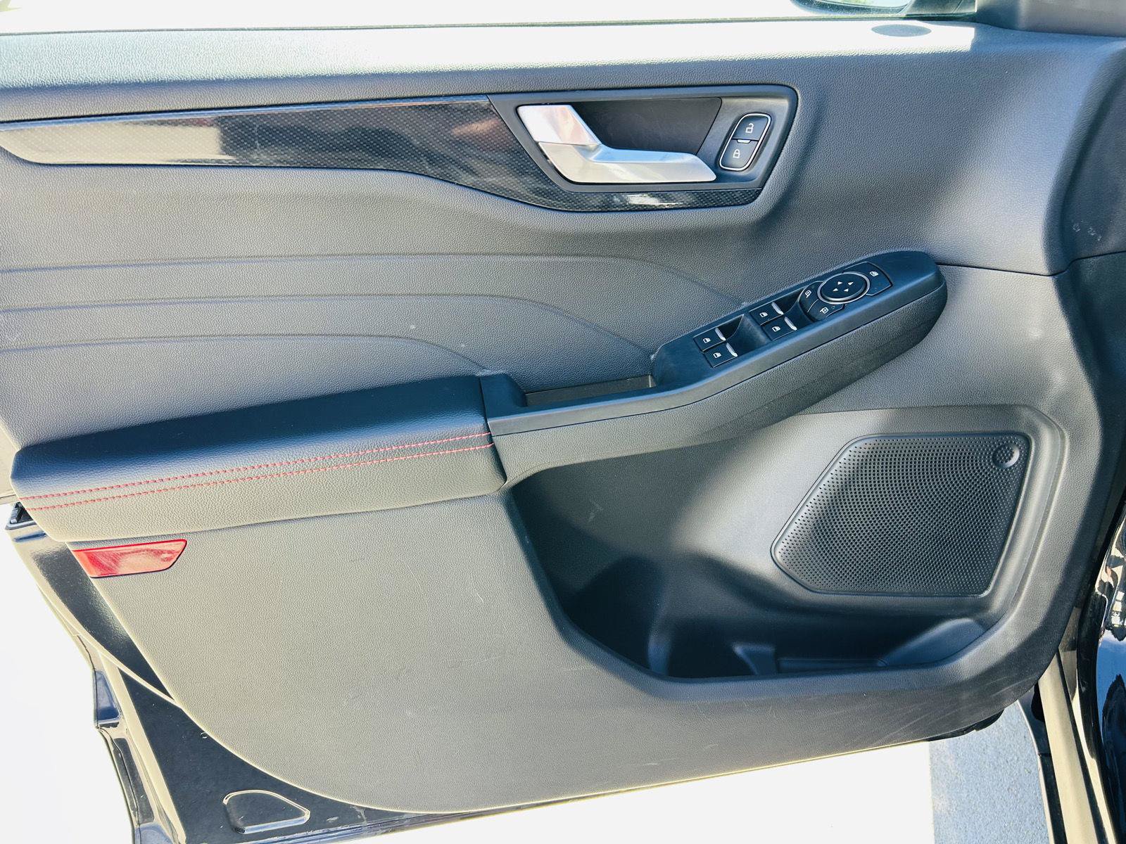 Used 2025 Ford Escape ST-Line FWD image 9