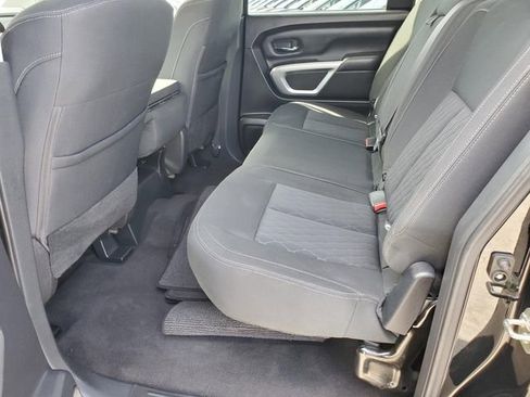 Used 2017 Nissan Titan SV image 10