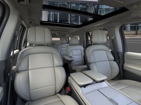 New 2026 Lincoln Navigator L Reserve AWD/4WD image 10